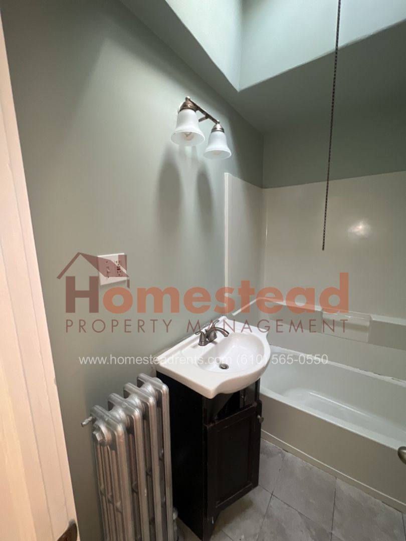 House for rent at 430 Glendale Rd, Upper Darby, PA 19082