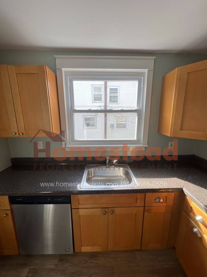 House for rent at 430 Glendale Rd, Upper Darby, PA 19082