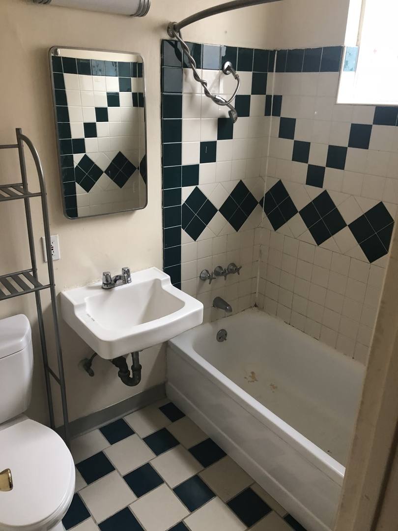 Apartment for rent at 1336 E Hellman St, Long Beach, CA 90813