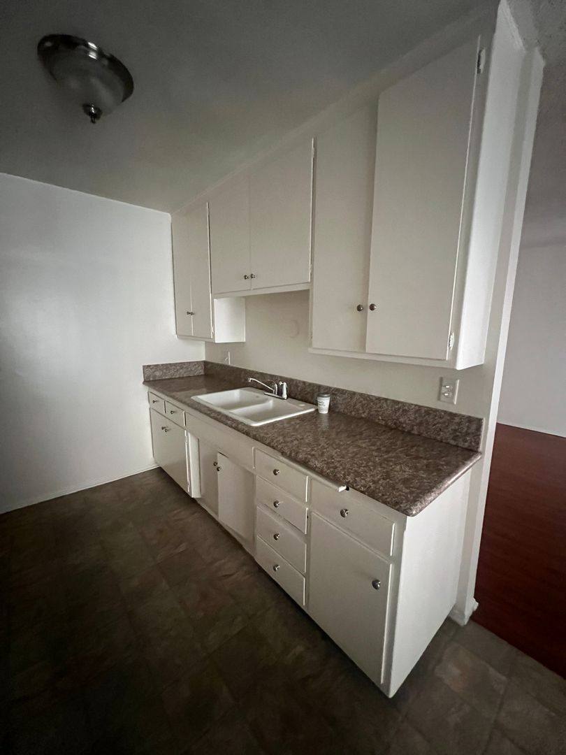 Apartment for rent at 3945 W 8th St, Los Angeles, CA 90005