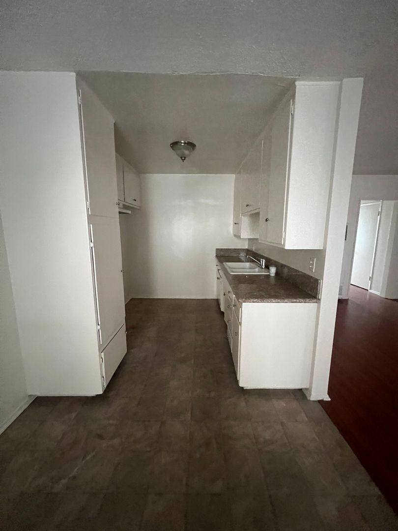 Apartment for rent at 3945 W 8th St, Los Angeles, CA 90005