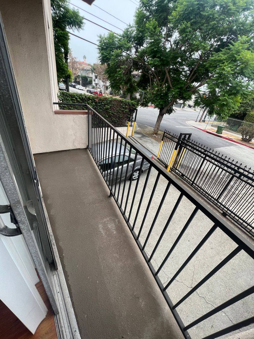 Apartment for rent at 3945 W 8th St, Los Angeles, CA 90005