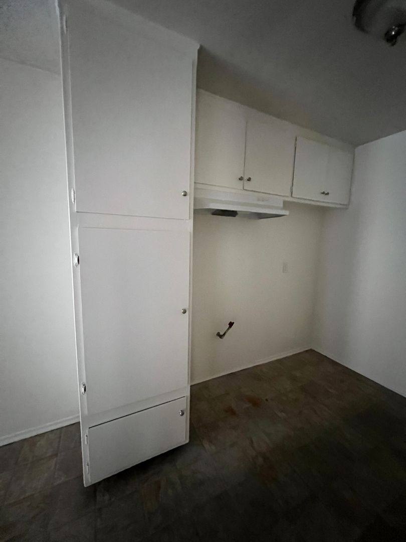 Apartment for rent at 3945 W 8th St, Los Angeles, CA 90005