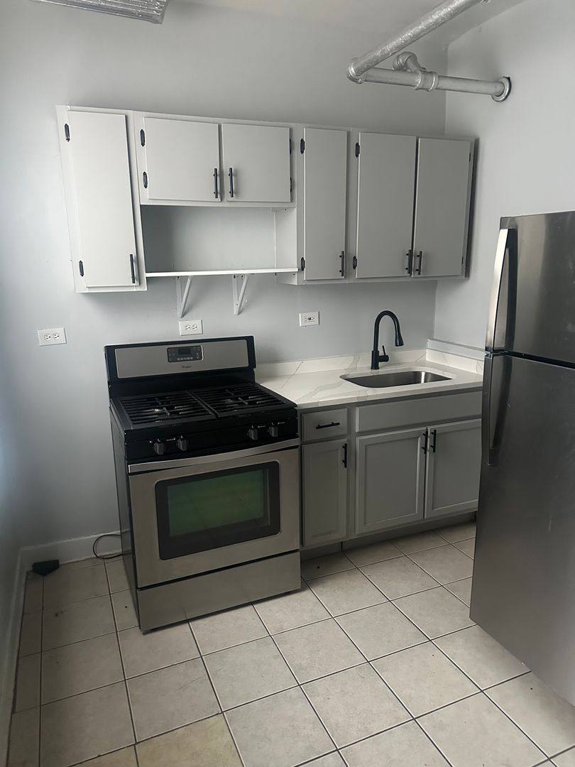 Apartment for rent at 8050-56 S Champlain Ave, Chicago, IL 60619