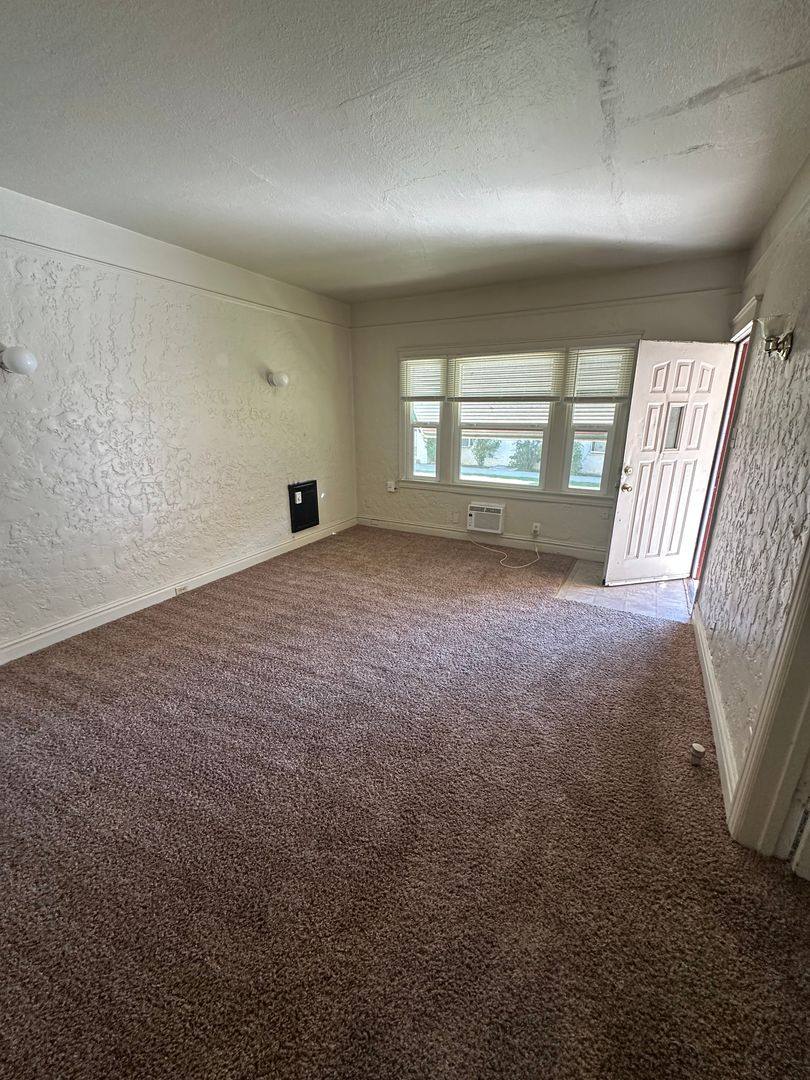 Apartment for rent at 46 W18th St, Merced, CA 95340