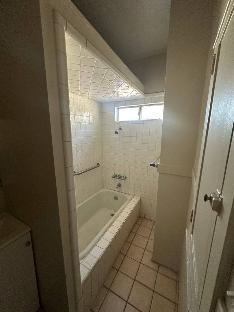 Apartment for rent at 46 W18th St, Merced, CA 95340