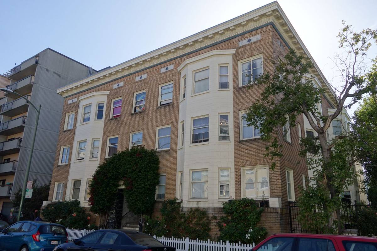 Apartment for rent at 1515 Alice St, Oakland, CA 94612