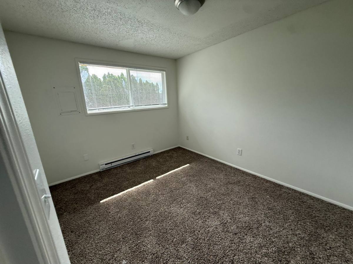Townhouse for rent at 17420 NE Halsey St, Portland, OR 97230