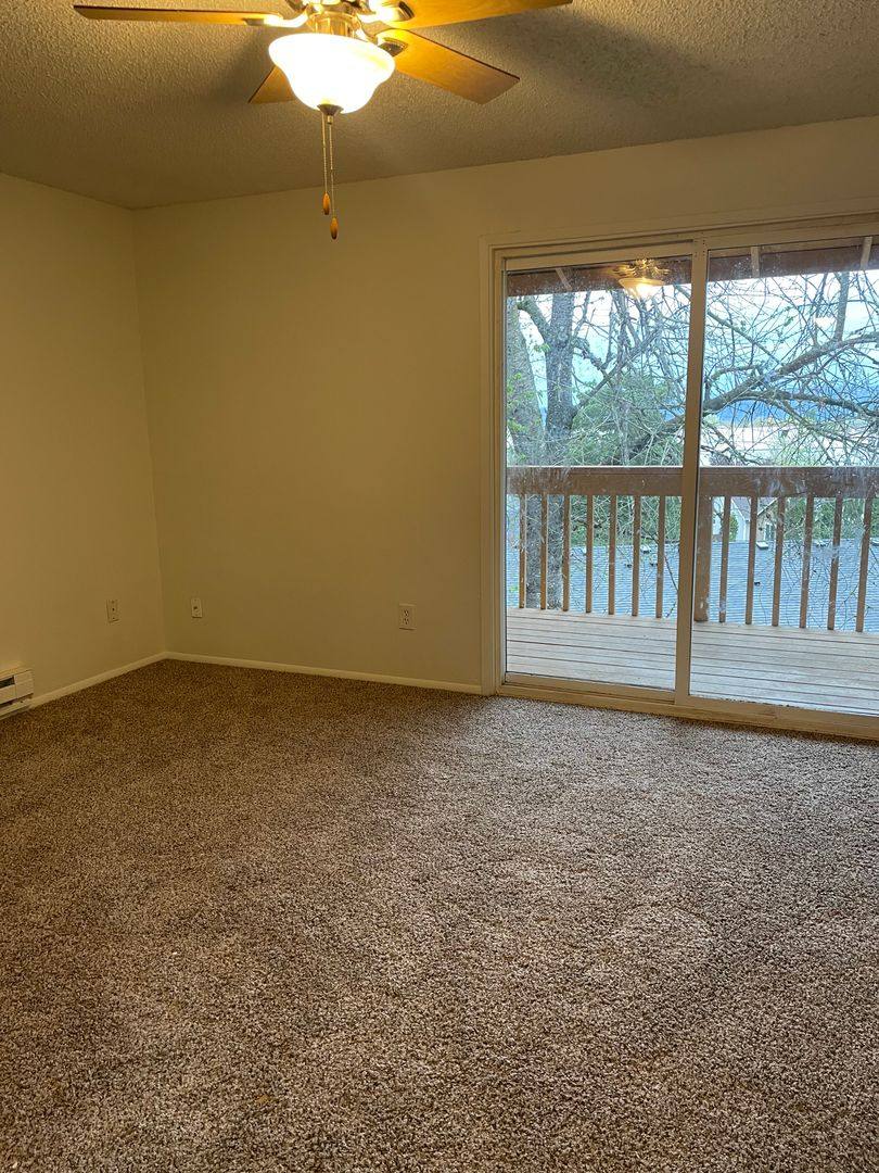 Townhouse for rent at 17420 NE Halsey St, Portland, OR 97230