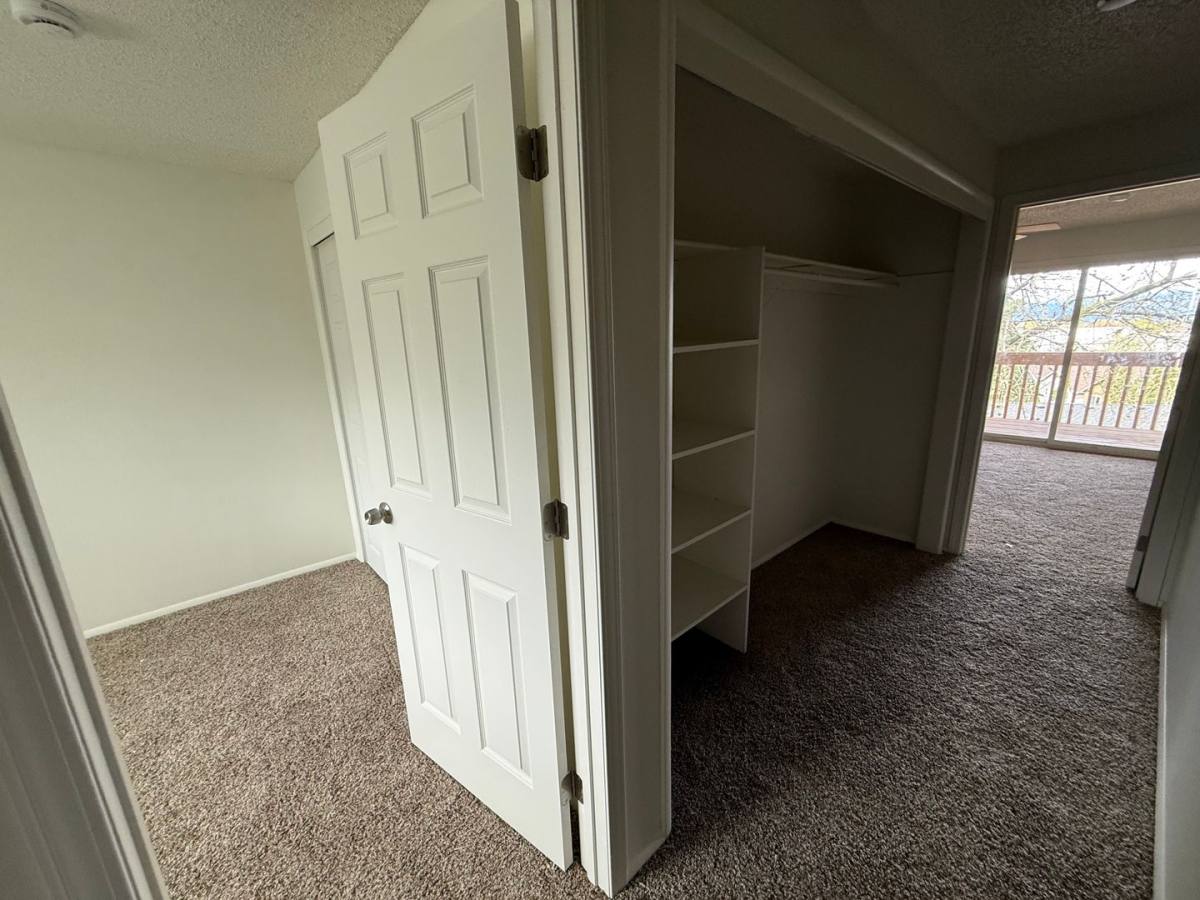 Townhouse for rent at 17420 NE Halsey St, Portland, OR 97230