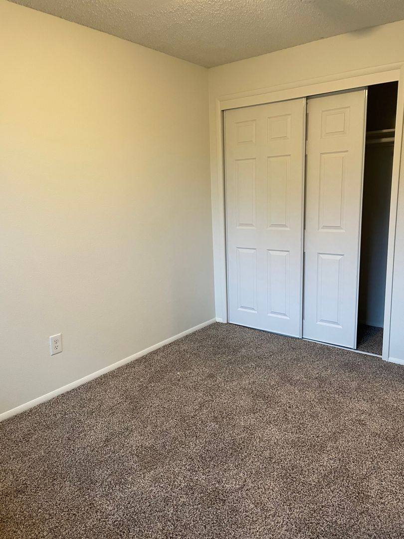 Townhouse for rent at 17420 NE Halsey St, Portland, OR 97230