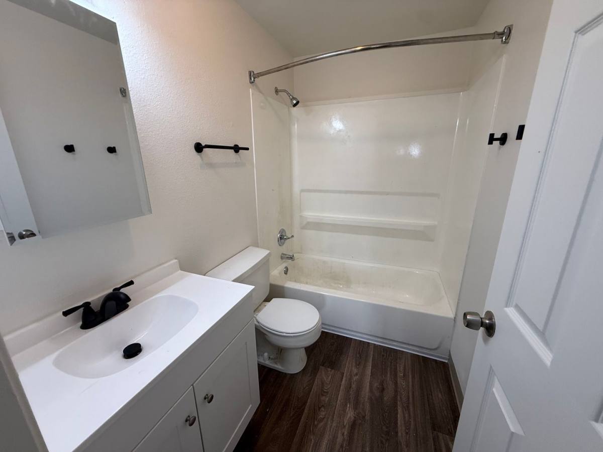 Townhouse for rent at 17420 NE Halsey St, Portland, OR 97230