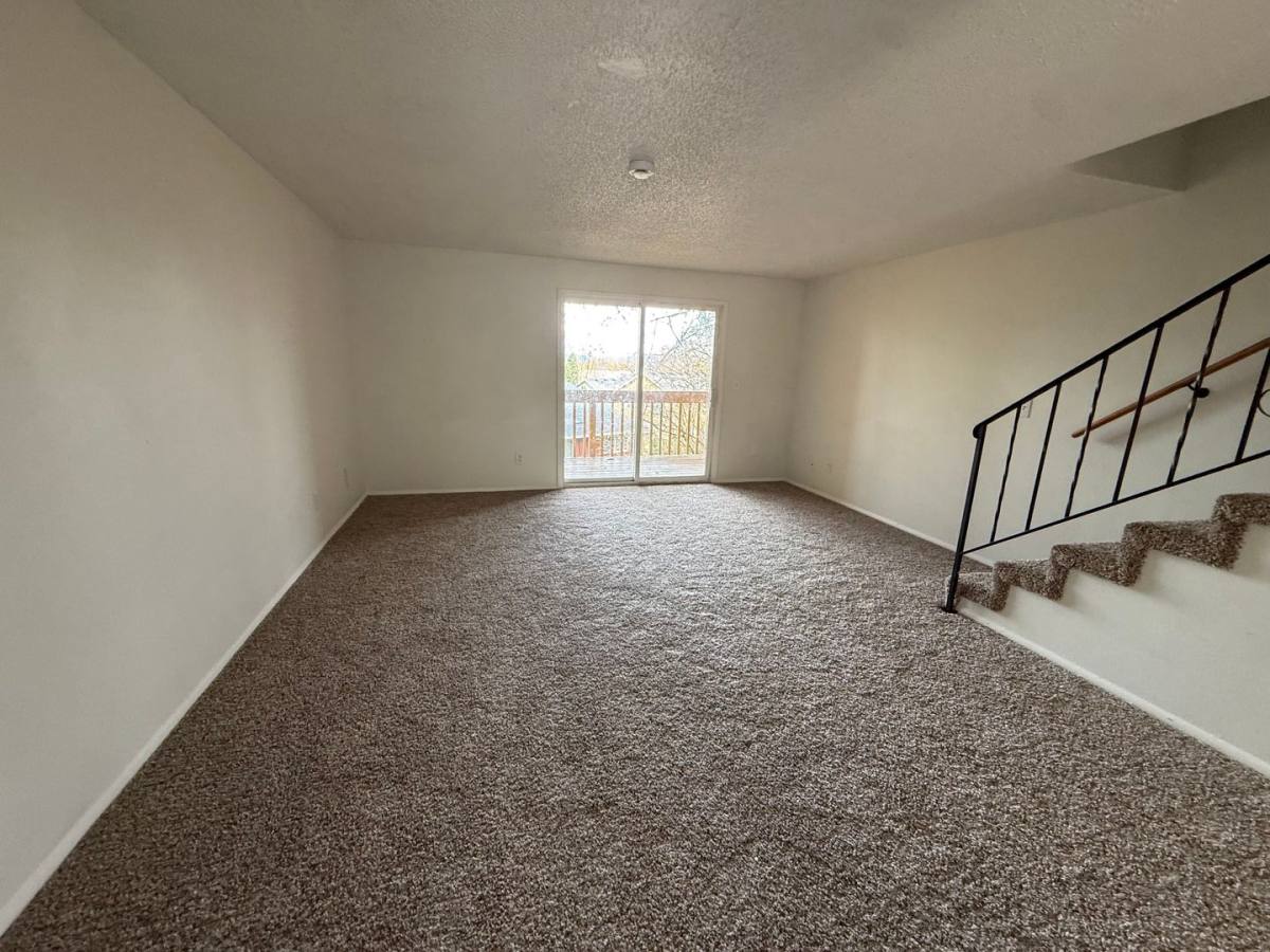 Townhouse for rent at 17420 NE Halsey St, Portland, OR 97230