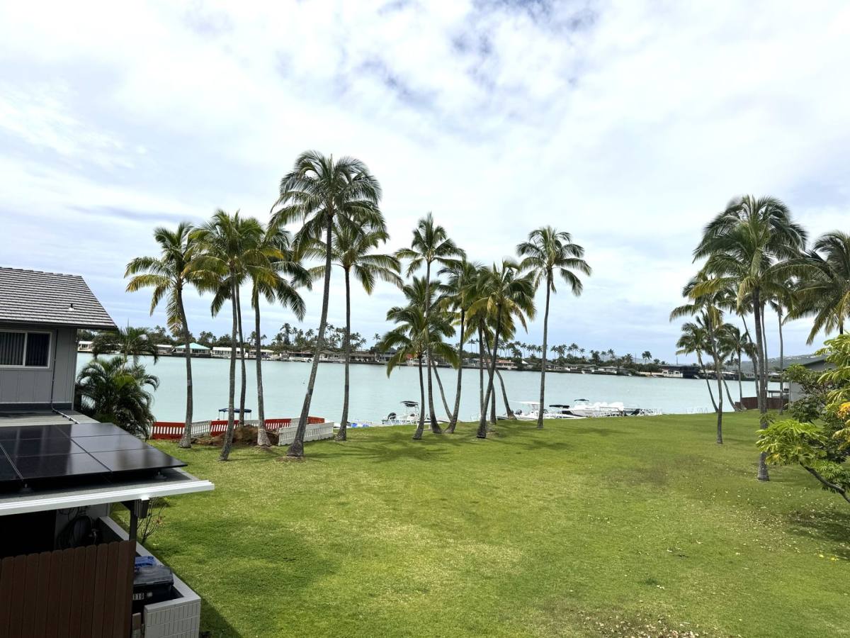 Townhouse for rent at 123 Koko Isle Circle, Honolulu, HI 96825