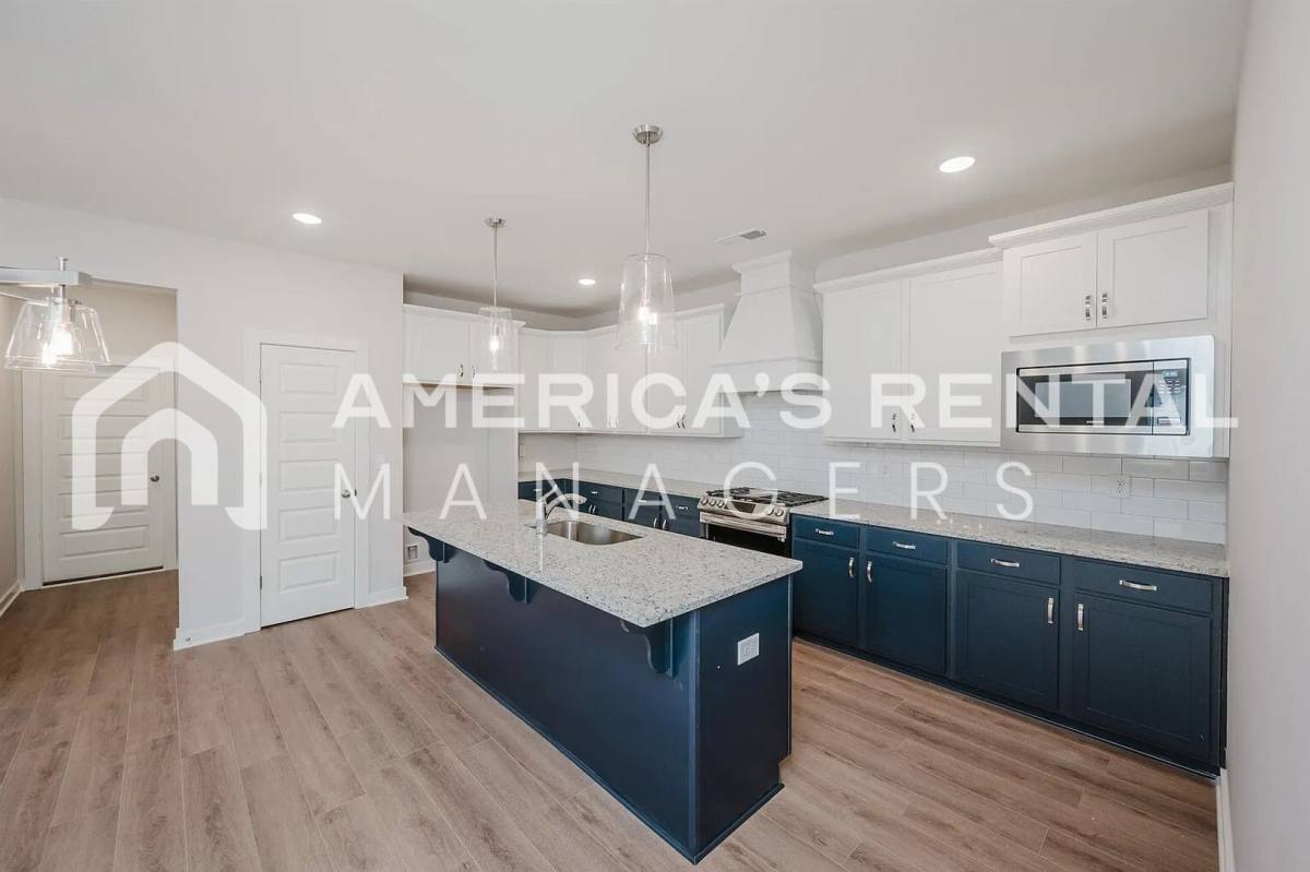 Townhouse for rent at 1009 Grand River Blvd W, Leeds, AL 35094