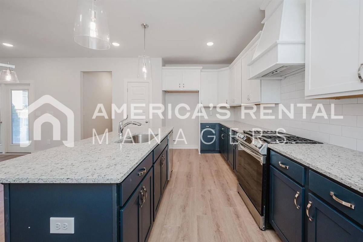 Townhouse for rent at 1009 Grand River Blvd W, Leeds, AL 35094