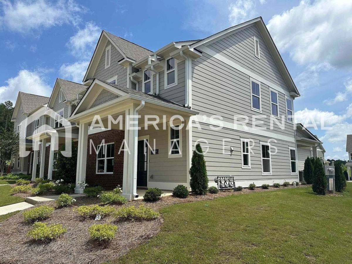 Townhouse for rent at 1009 Grand River Blvd W, Leeds, AL 35094