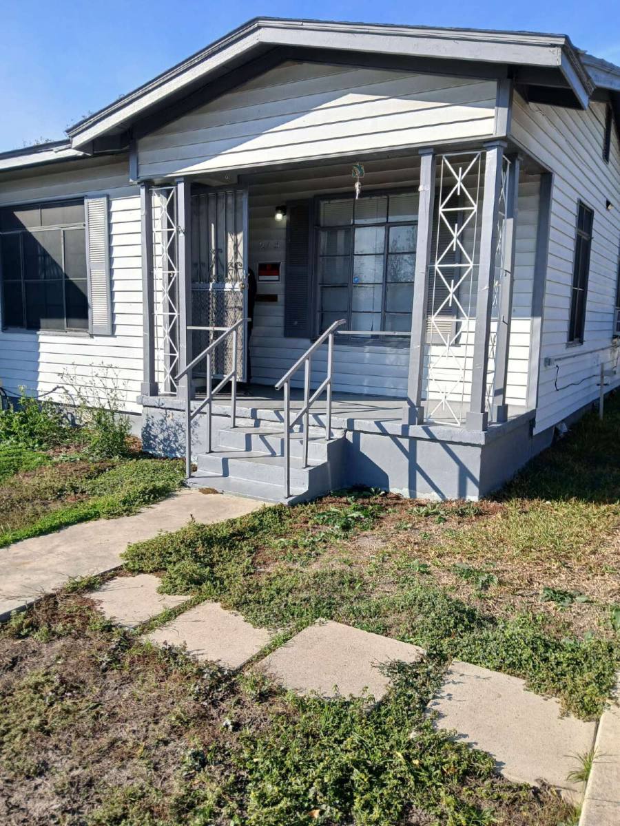 House for rent at 215 Edna Ave, San Antonio, TX 78220