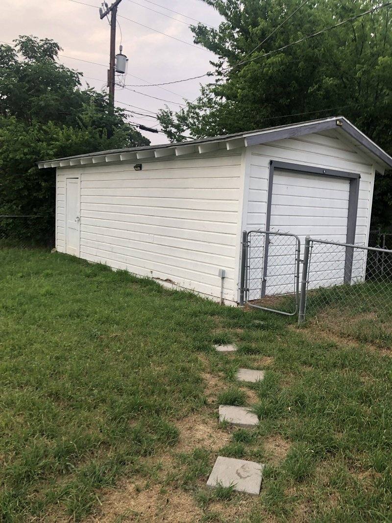 House for rent at 215 Edna Ave, San Antonio, TX 78220