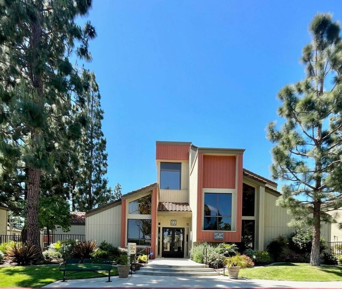 Apartment for rent at 99 N Ashwood Ave, Ventura, CA 93003