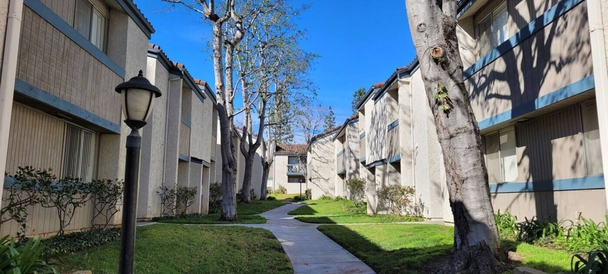 Apartment for rent at 99 N Ashwood Ave, Ventura, CA 93003