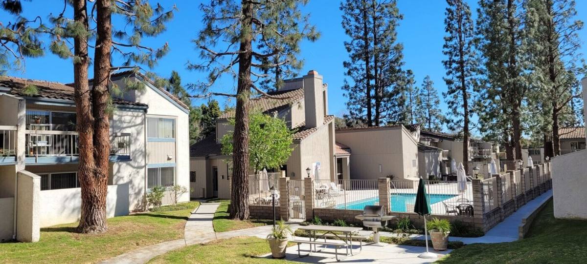 Apartment for rent at 99 N Ashwood Ave, Ventura, CA 93003