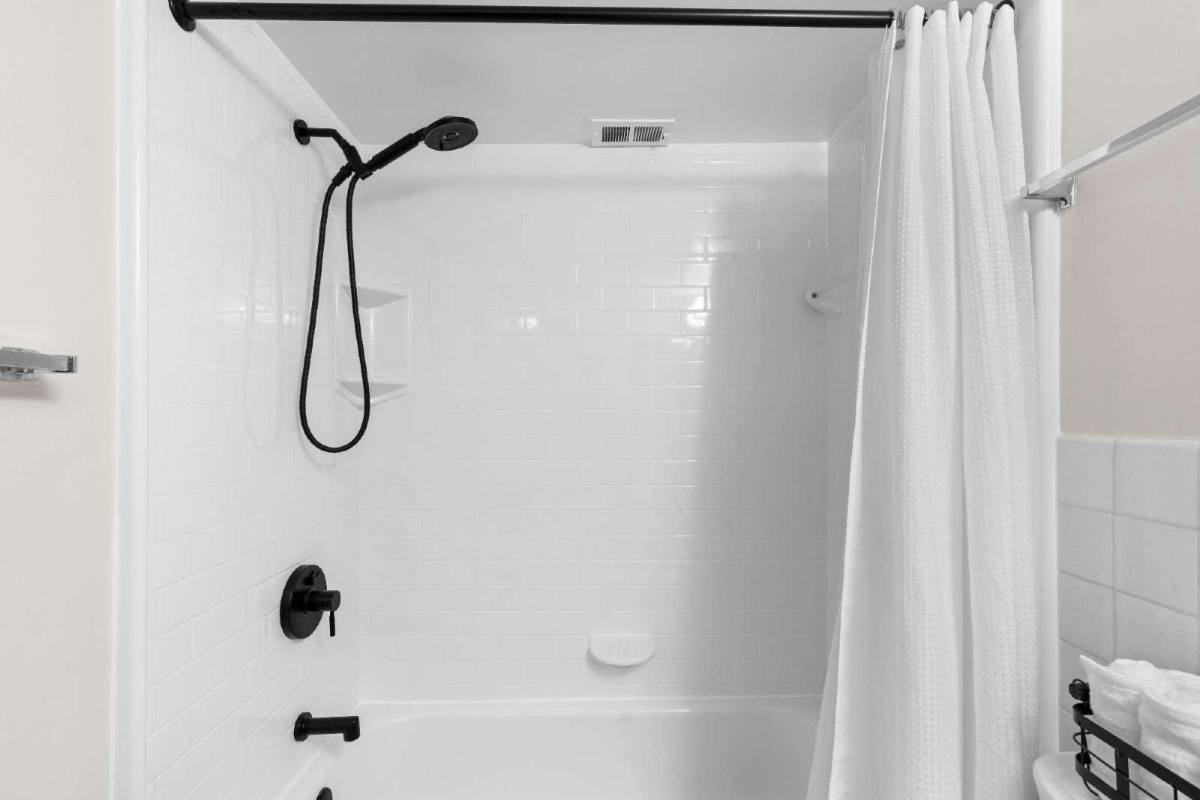 Condo for rent at 118 Monroe St, Rockville, MD 20850