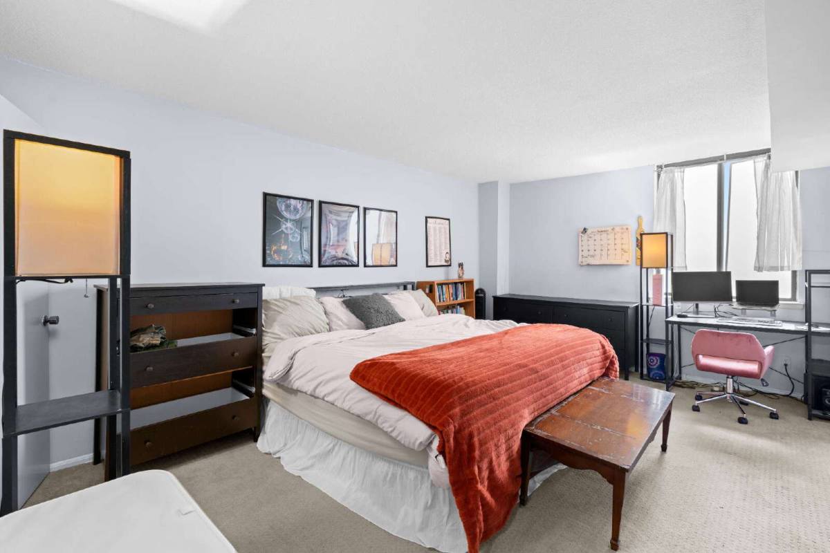 Condo for rent at 118 Monroe St, Rockville, MD 20850