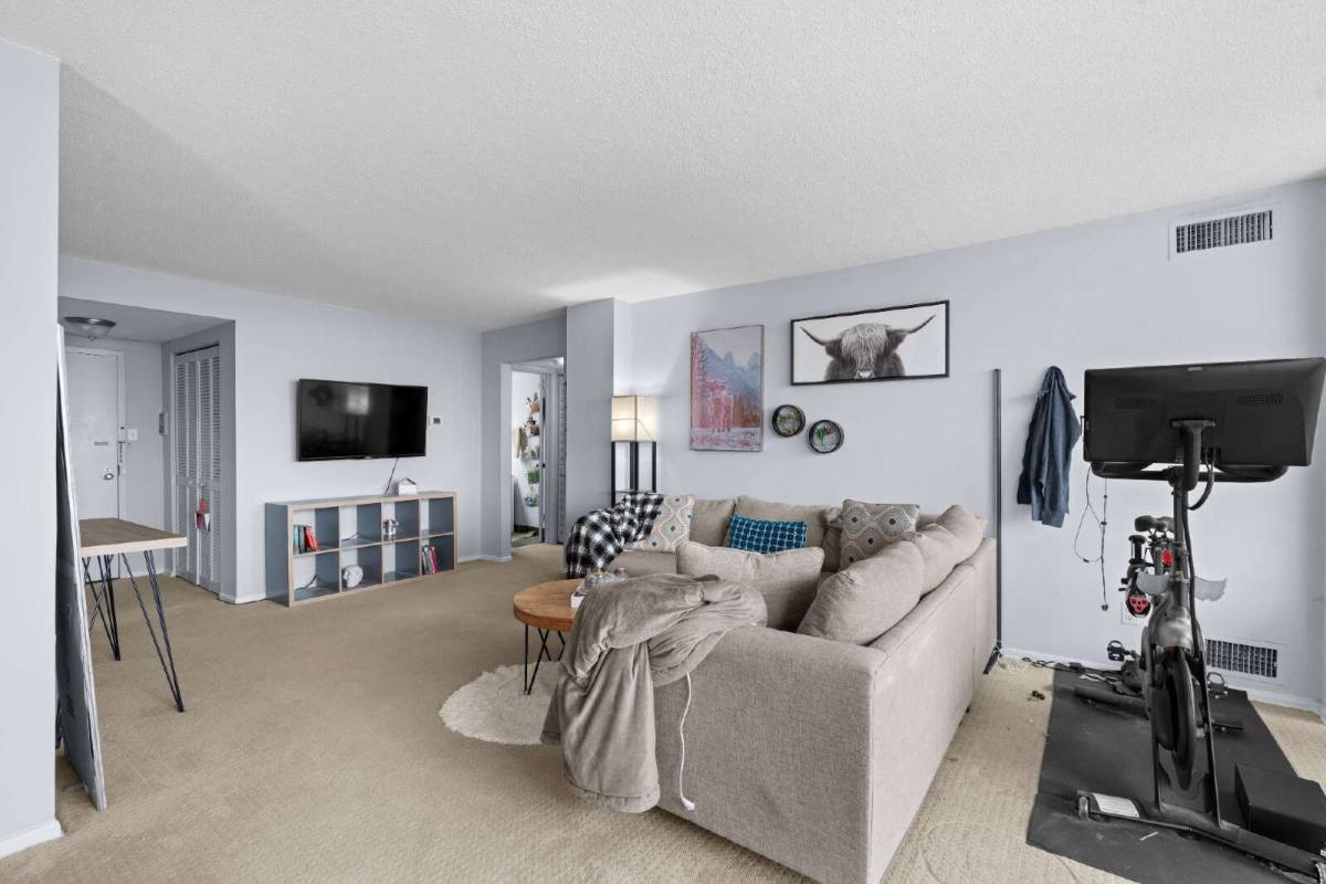 Condo for rent at 118 Monroe St, Rockville, MD 20850
