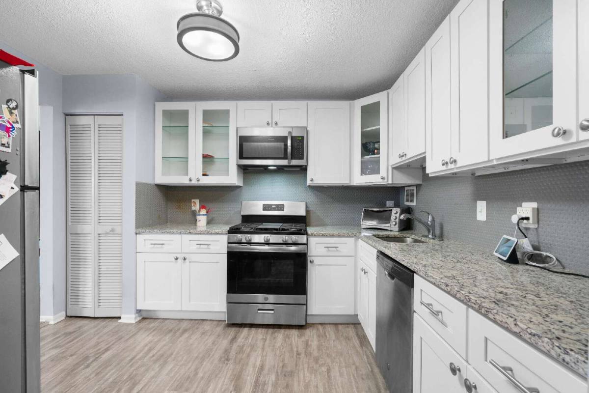 Condo for rent at 118 Monroe St, Rockville, MD 20850