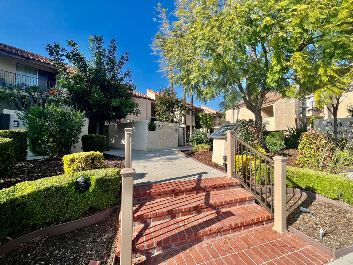 Condo for rent at 23401 Park Sorrento #22, Calabasas, CA 91302