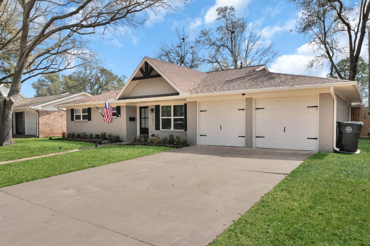 House for rent at 143 Bluebonnet St, Sugar Land, TX 77478
