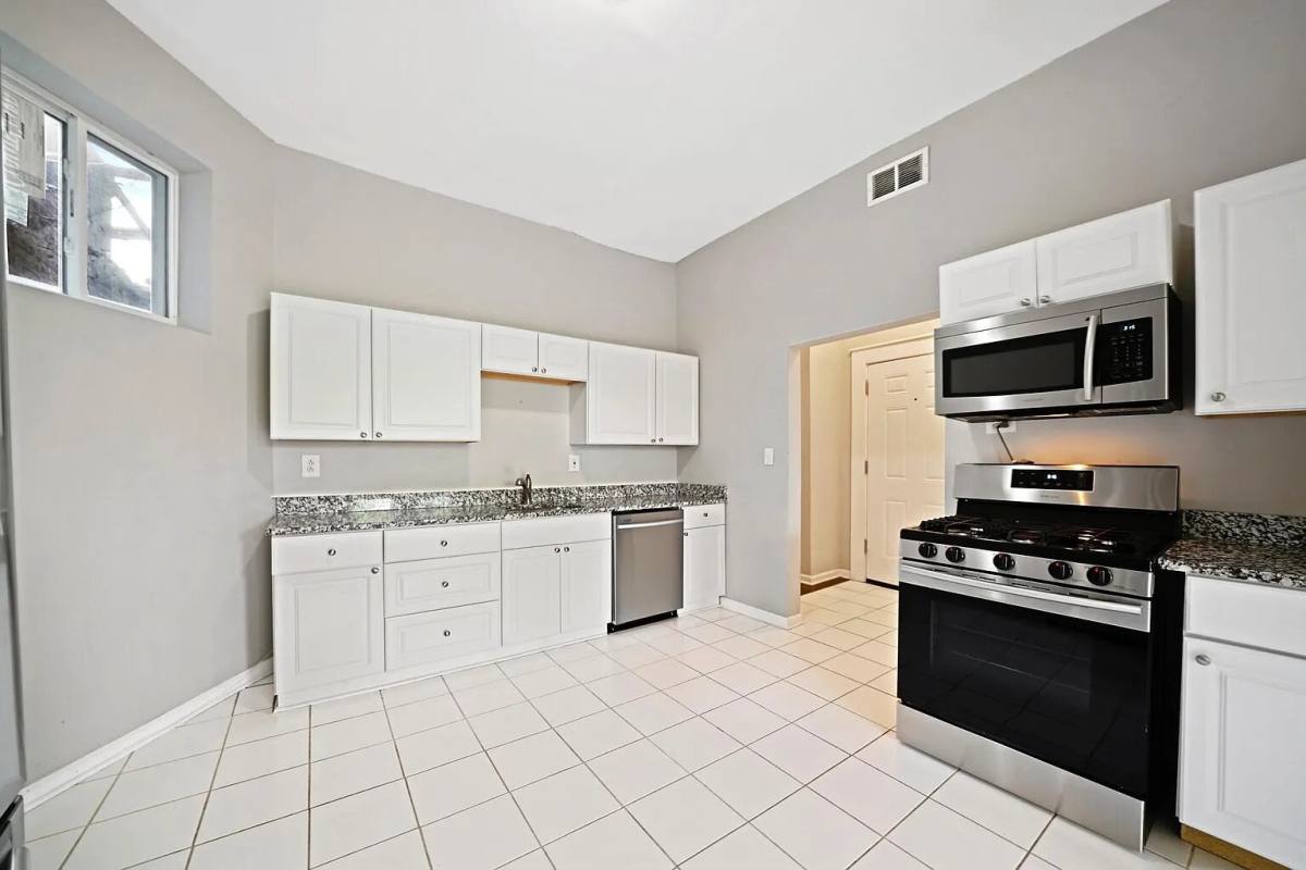 Apartment for rent at 3129-3131 W Augusta Blvd #1F, Chicago, IL 60622
