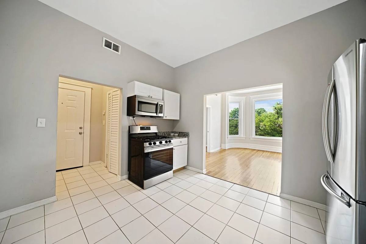 Apartment for rent at 3129-3131 W Augusta Blvd #1F, Chicago, IL 60622