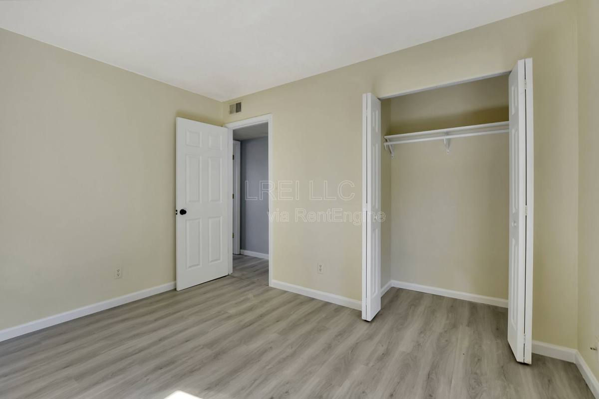 Apartment for rent at 817 Lancelot Court, Jeffersonville, IN 47130