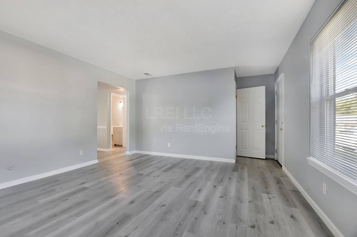 Apartment for rent at 817 Lancelot Court, Jeffersonville, IN 47130