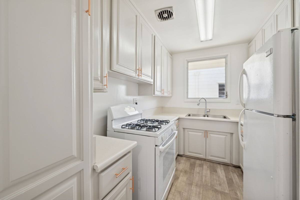 Apartment for rent at 333 Rexford Dr #5, Beverly Hills, CA 90212