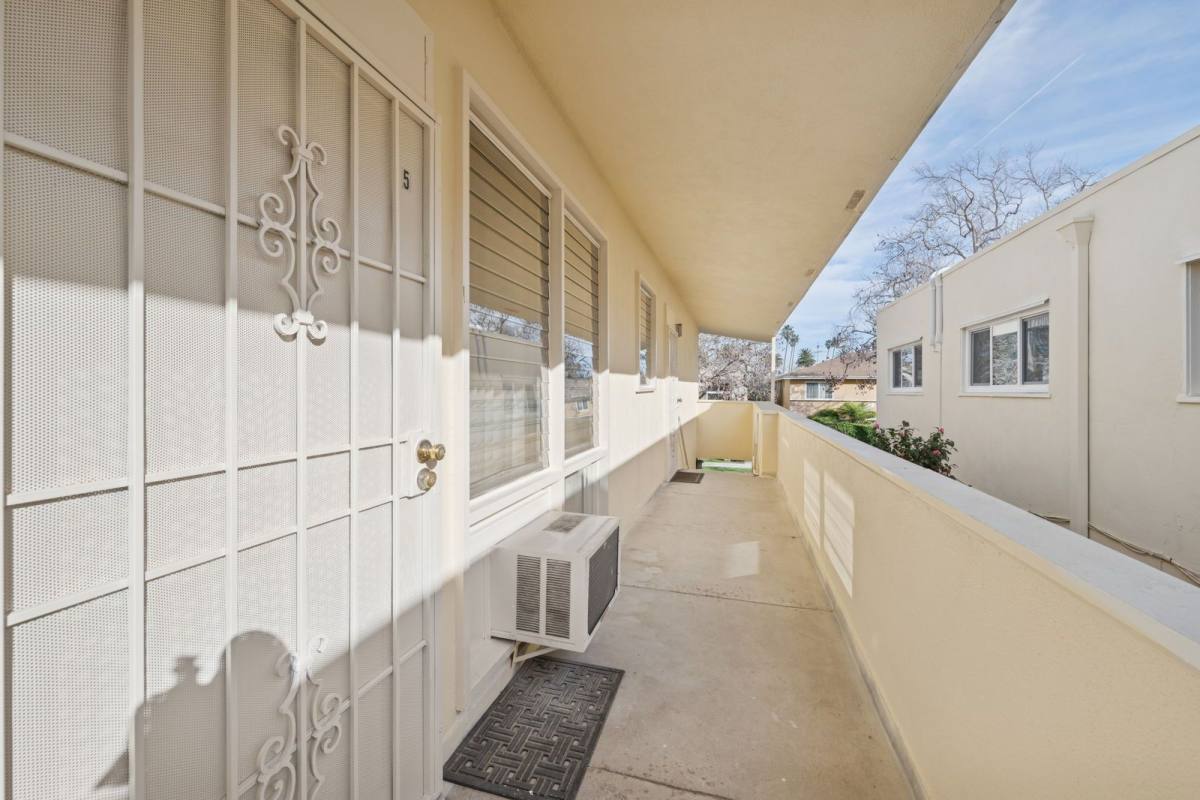 Apartment for rent at 333 Rexford Dr #5, Beverly Hills, CA 90212