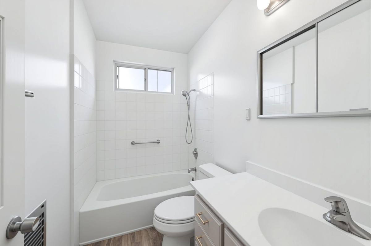 Apartment for rent at 333 Rexford Dr #5, Beverly Hills, CA 90212