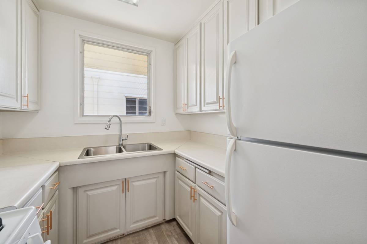 Apartment for rent at 333 Rexford Dr #5, Beverly Hills, CA 90212