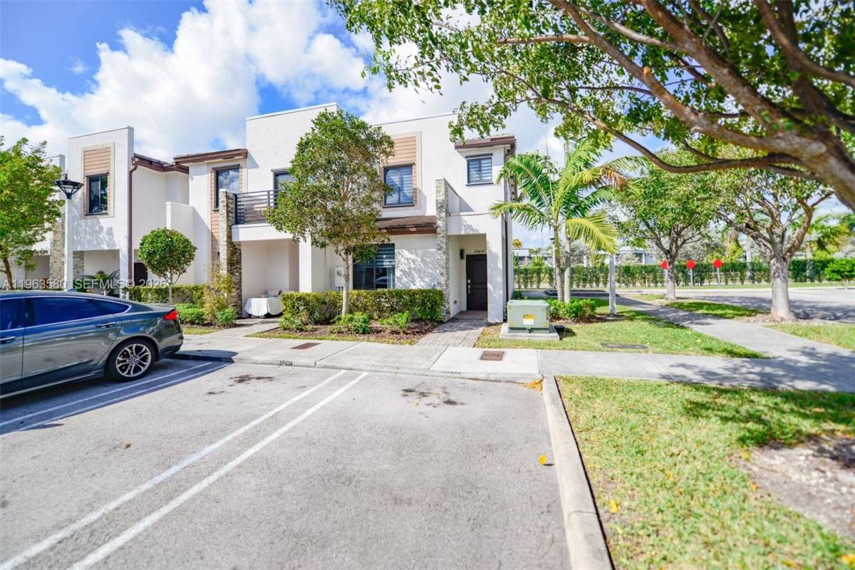 Townhouse for rent at 20814 NE 5th Court, Miami, FL 33179