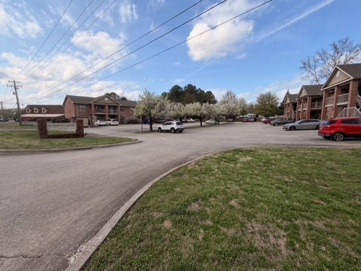 Apartment for rent at 2021 Cloyd Blvd, Florence, AL 35630