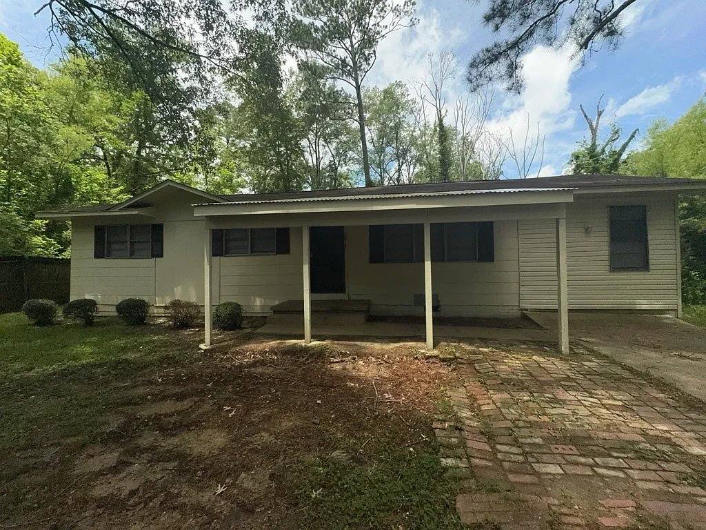 House for rent at 2615 Hillside Dr, Jackson, MS 39204