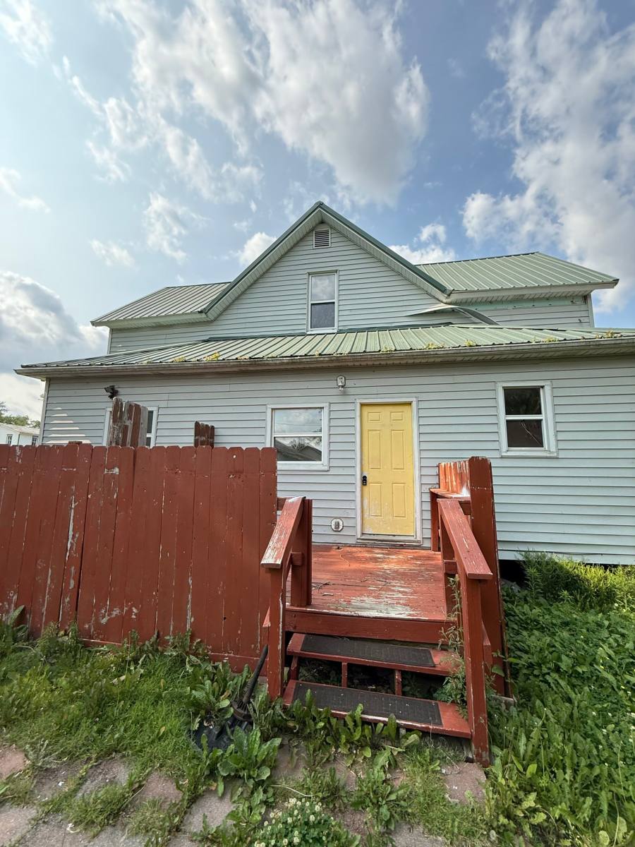 26 E 1st St, Addieville, IL 62214