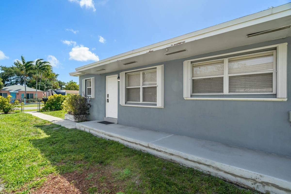 Apartment for rent at 2235 Coolidge St #1, Fort Lauderdale, FL 33332