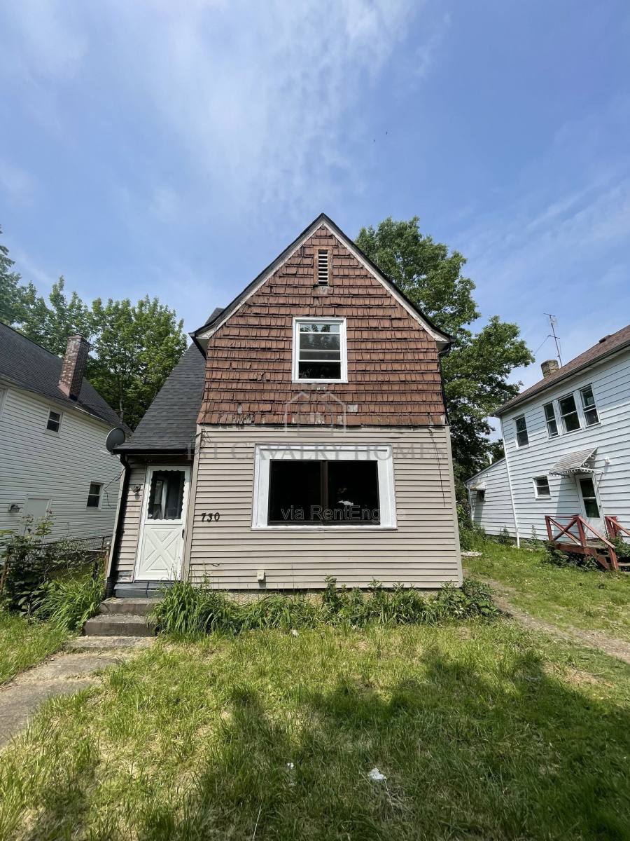 Apartment for rent at 730 Noble Ave, Akron, OH 44320