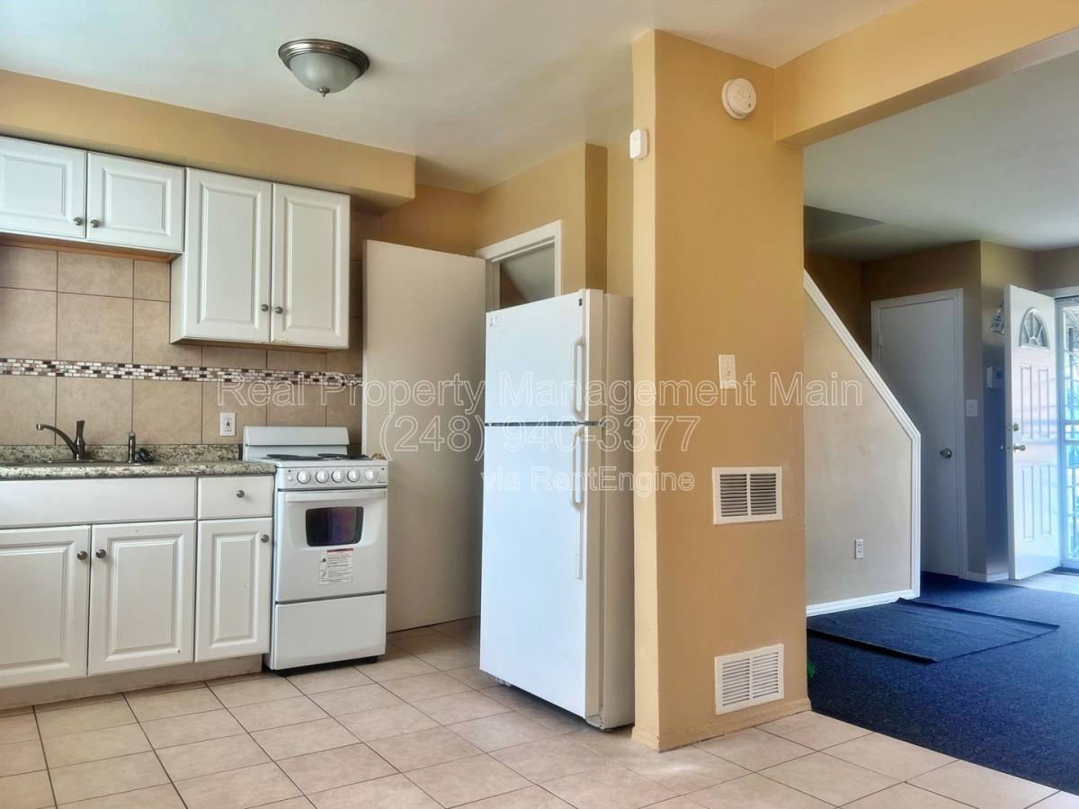 House for rent at 17322 Greenfield Rd, Detroit, MI 48235