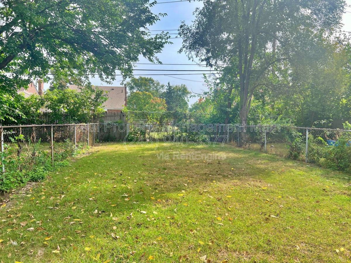 House for rent at 17322 Greenfield Rd, Detroit, MI 48235