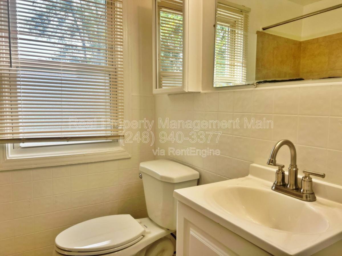 House for rent at 17322 Greenfield Rd, Detroit, MI 48235