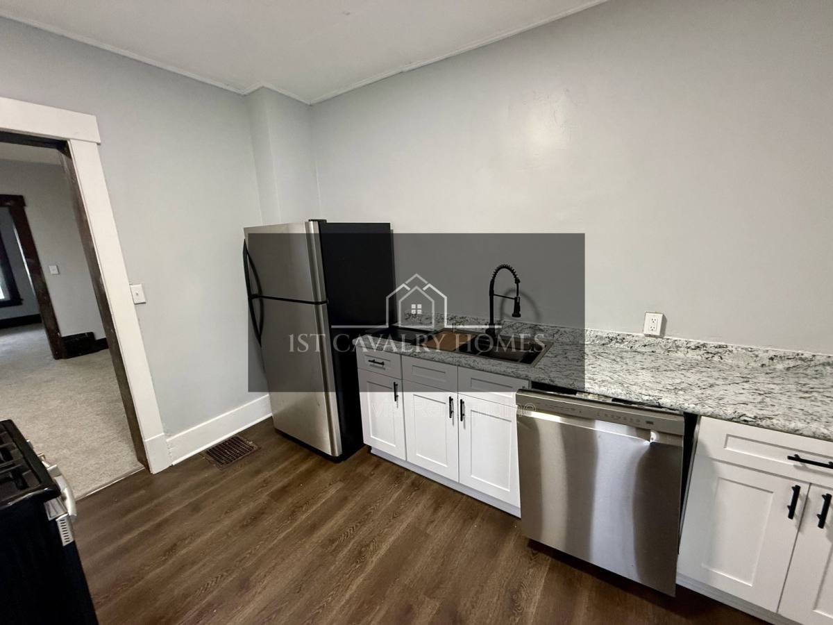 Apartment for rent at 242 Park Ave SW, Canton, OH 44706